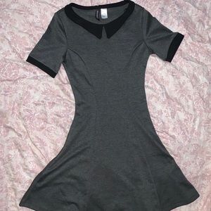 H&M DIVIDED Gray and Black Short Sleeve Dress US2